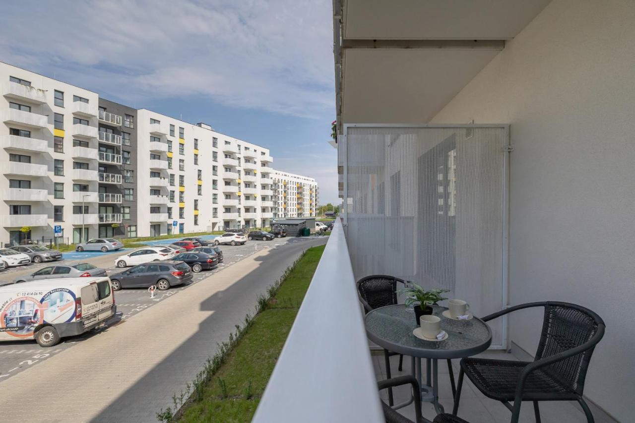 Comfy Apartment Pachonskiego With Parking In Krakow By Noclegi Renters Exterior photo